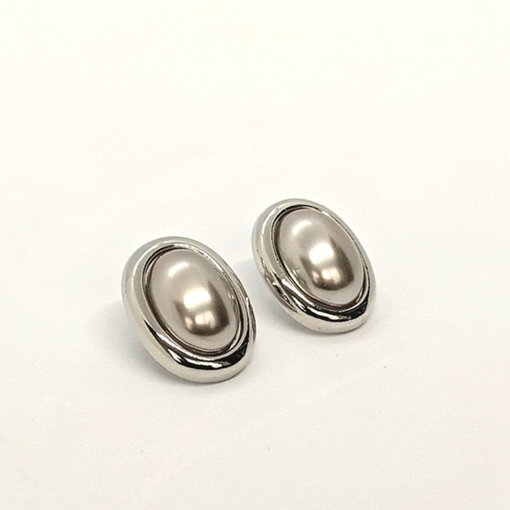 ERWIN PEARL Vintage Silver Oval Bezel Set Faux Gray Pearl Clip On Earrings